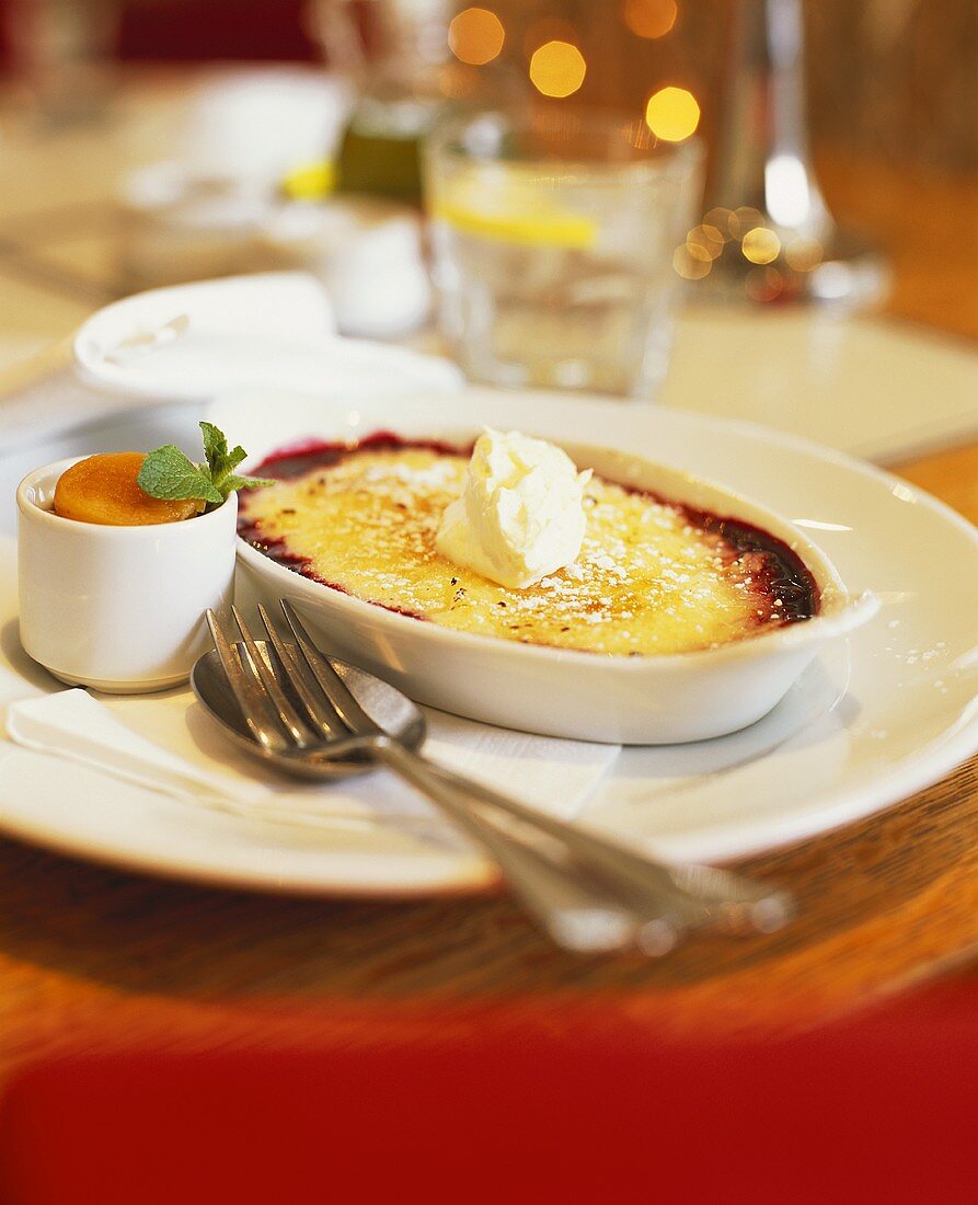 Crème brulee with berry sauce