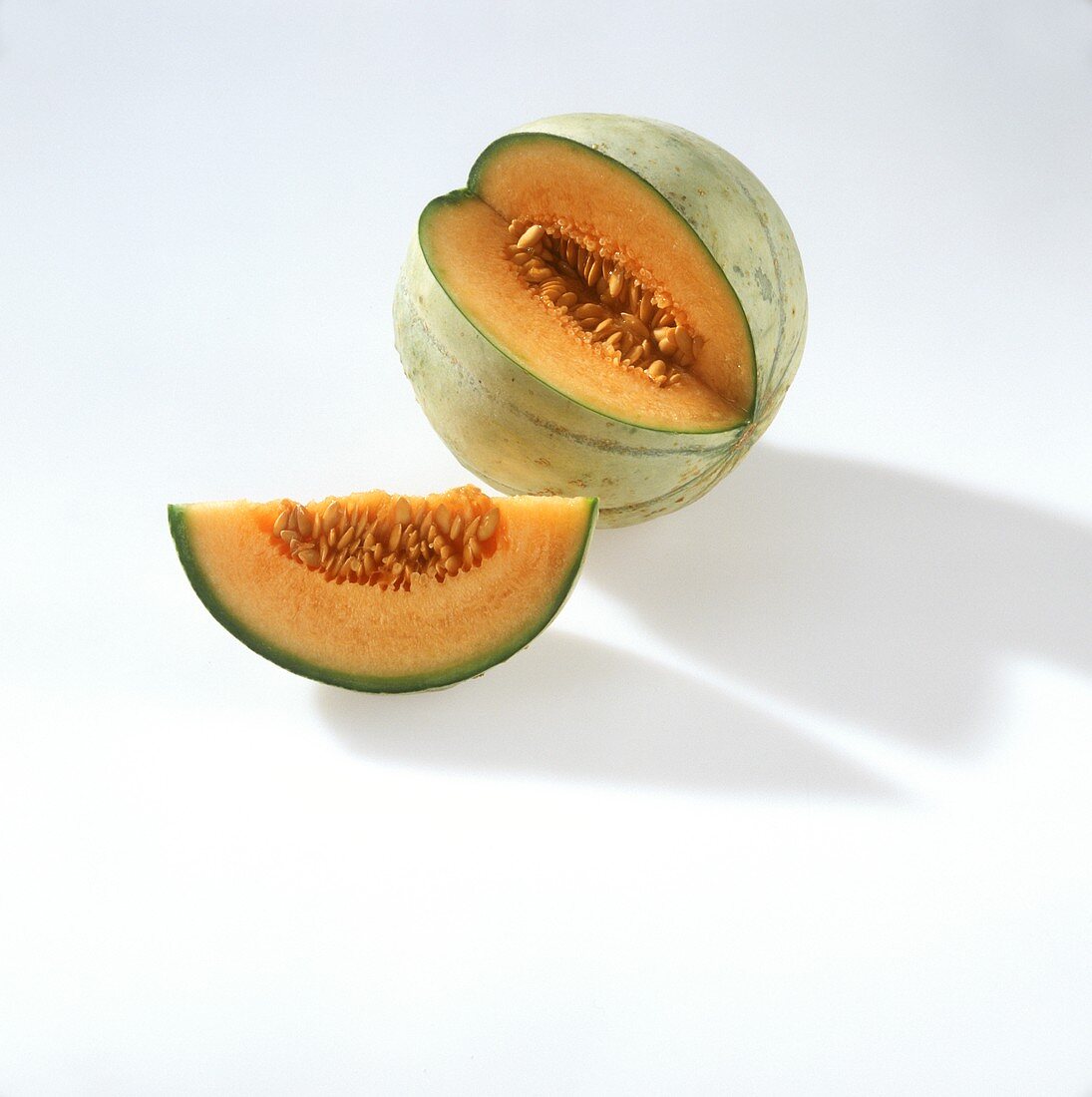 Cantaloupemelone, ein Viertel herausgeschnitten