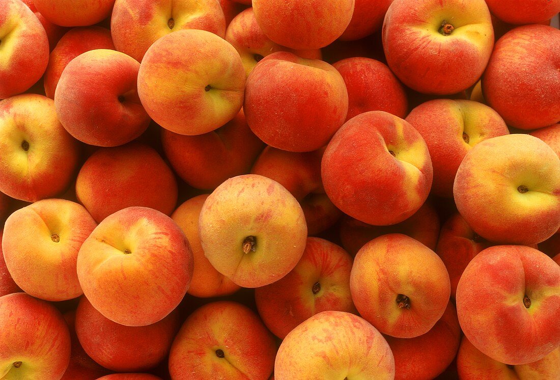 Many peaches (filling the picture)
