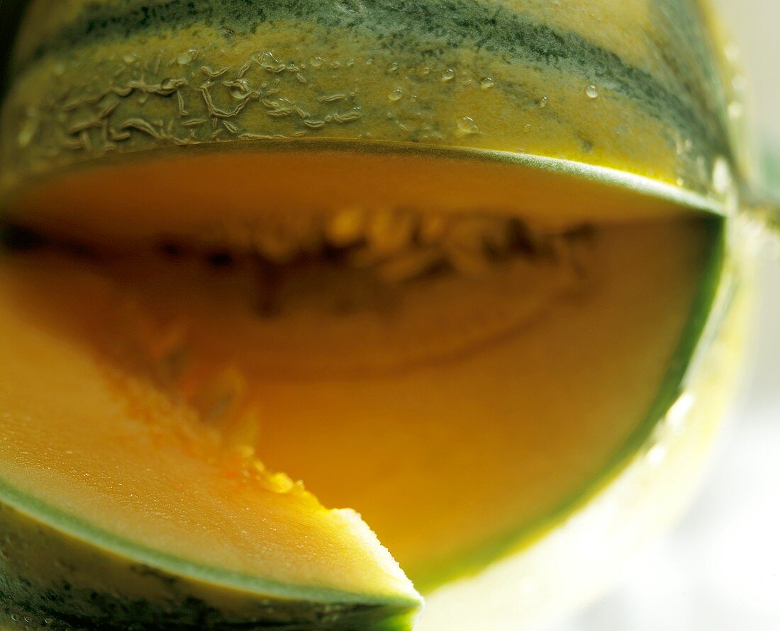 Eine angeschnittene Charentais-Melone