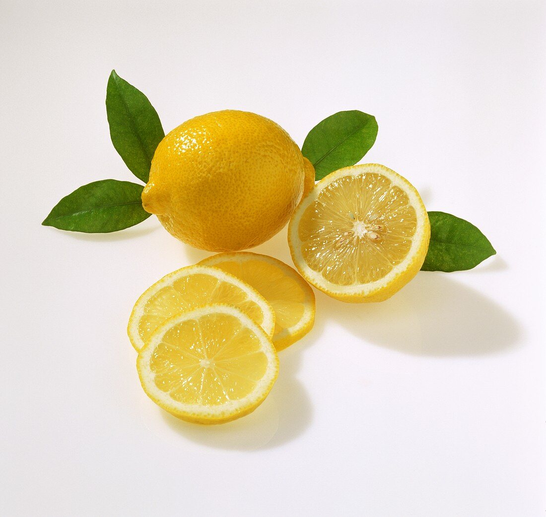 Whole lemon, lemon half and lemon slices