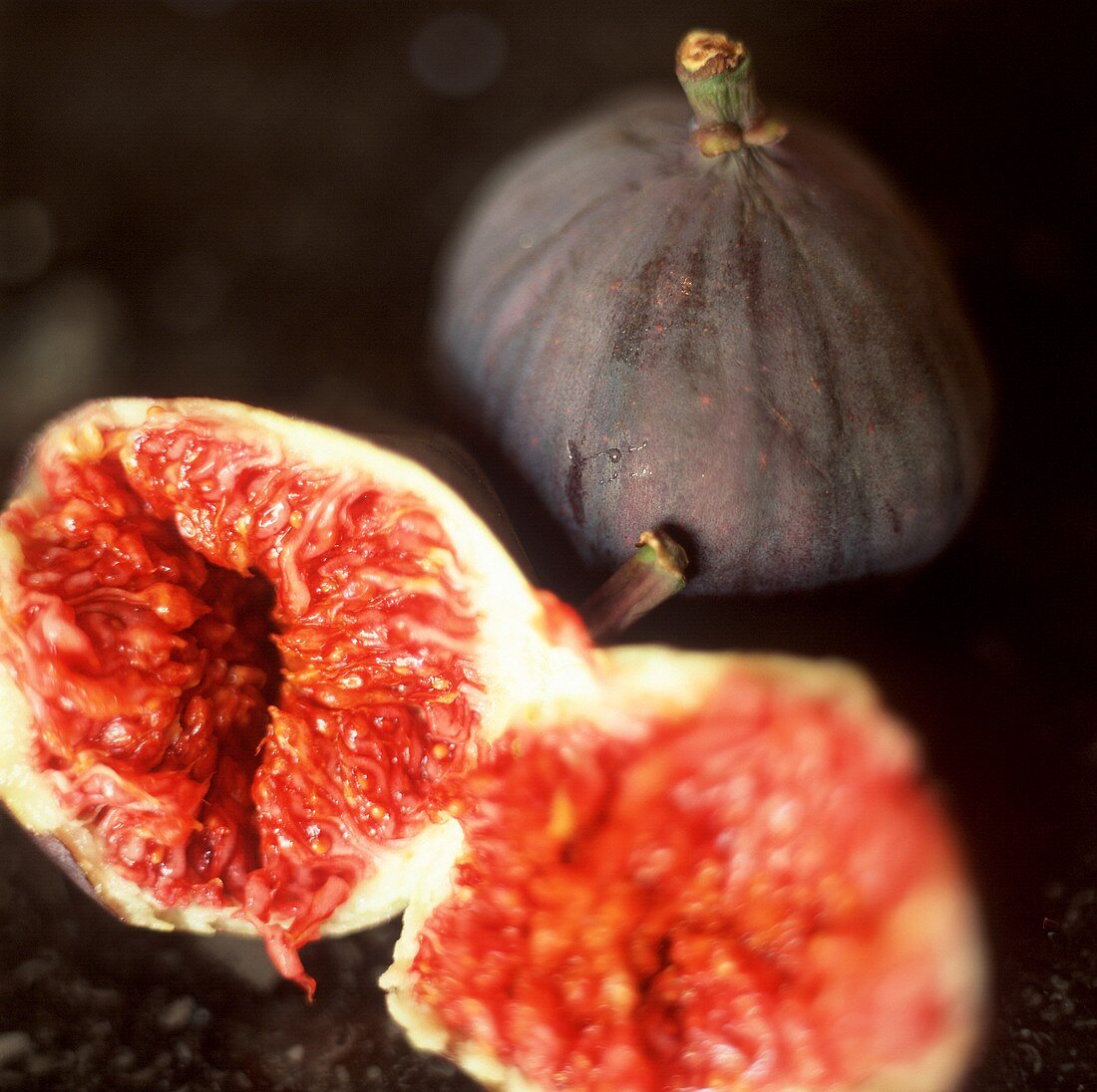 Figs, halved and whole