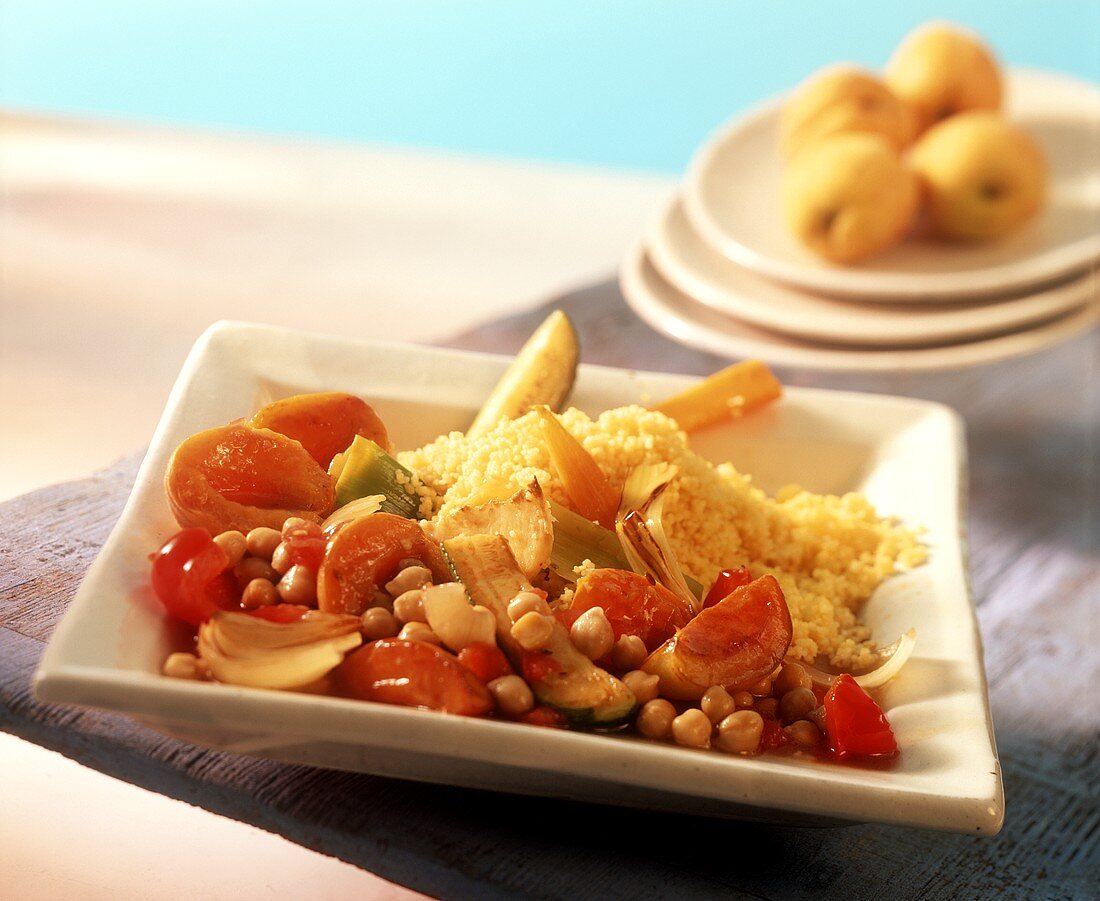 Couscous mit Aprikosen und Gemüse