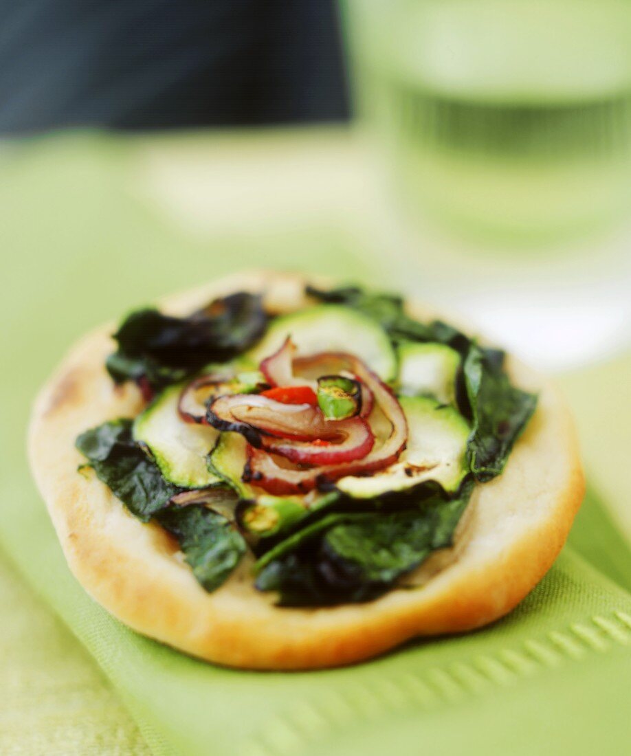 Mini-pizza with spinach and courgette