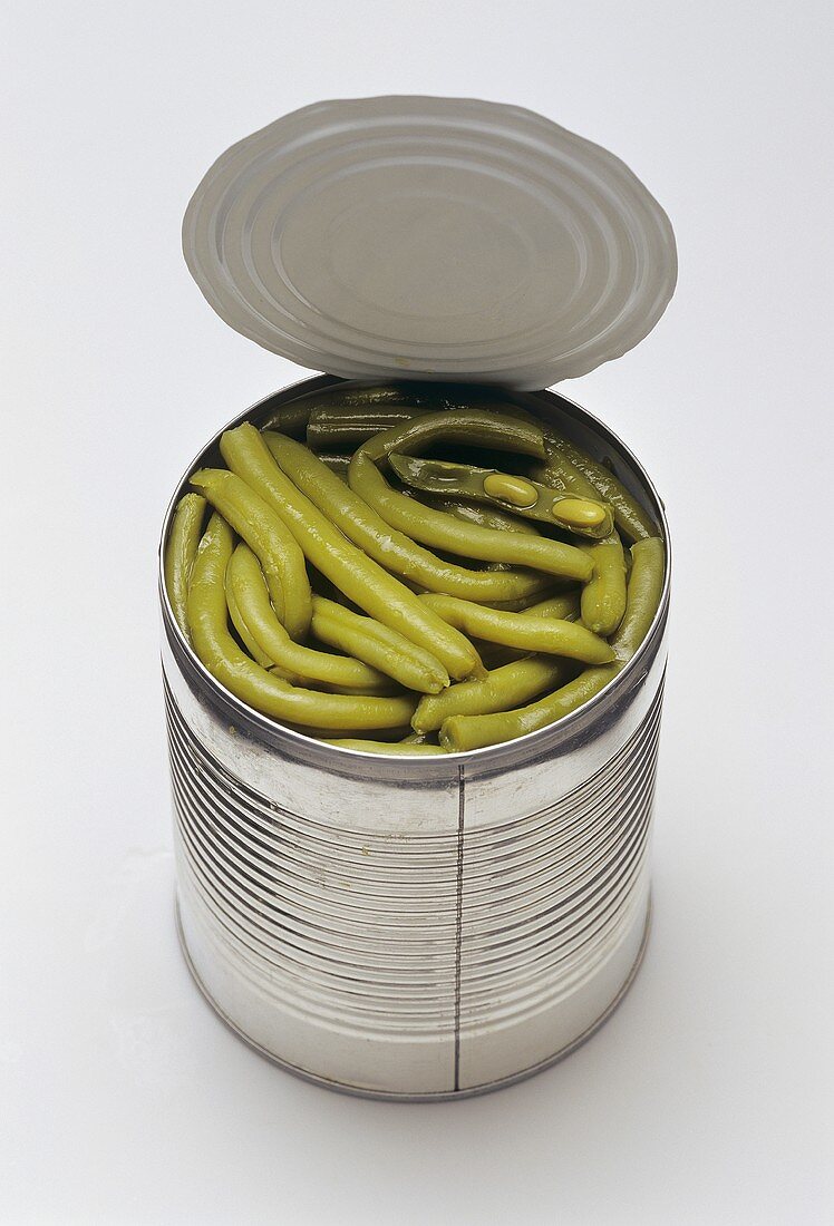 Green beans in an opened tin