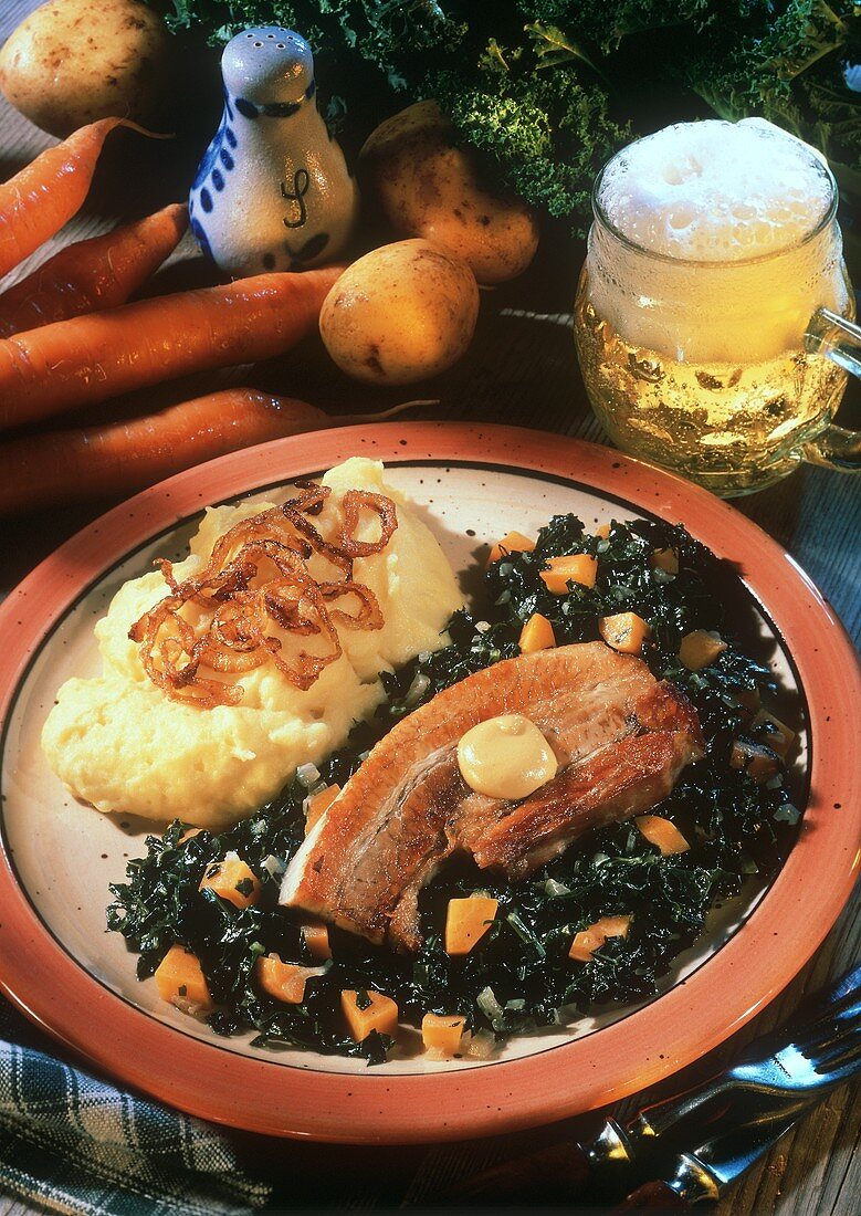 Fried belly pork on kale, with mashed potatoes