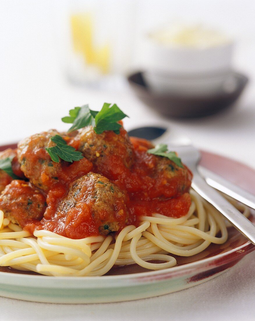 Spaghetti mit Hackbällchen und Tomatensauce