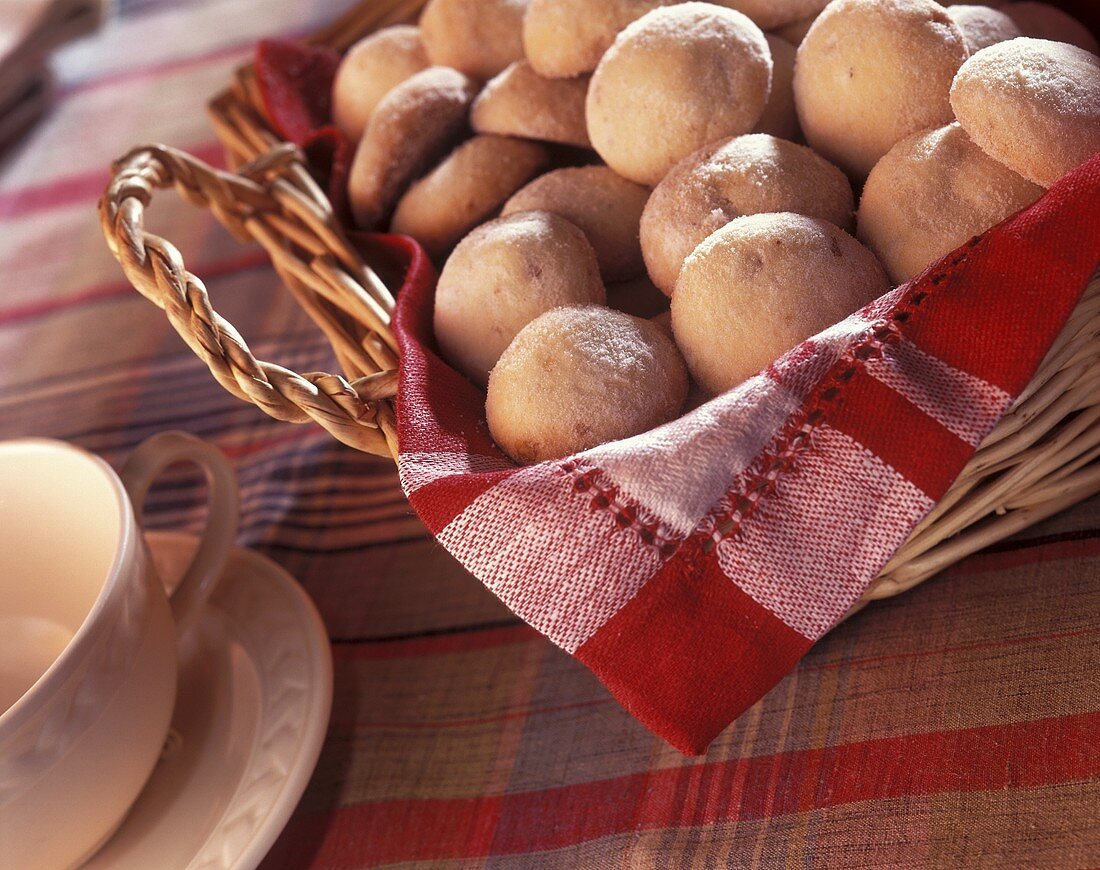 Polvorones (mexikanisches Kleingebäck) im Brotkorb