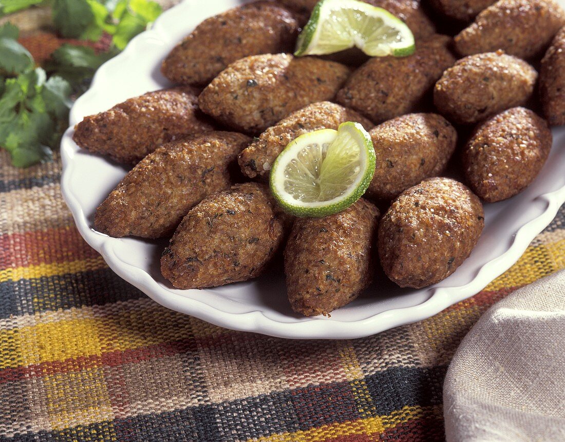 Arabische Lamm-Bulgur-Klösschen (Kibbeh)