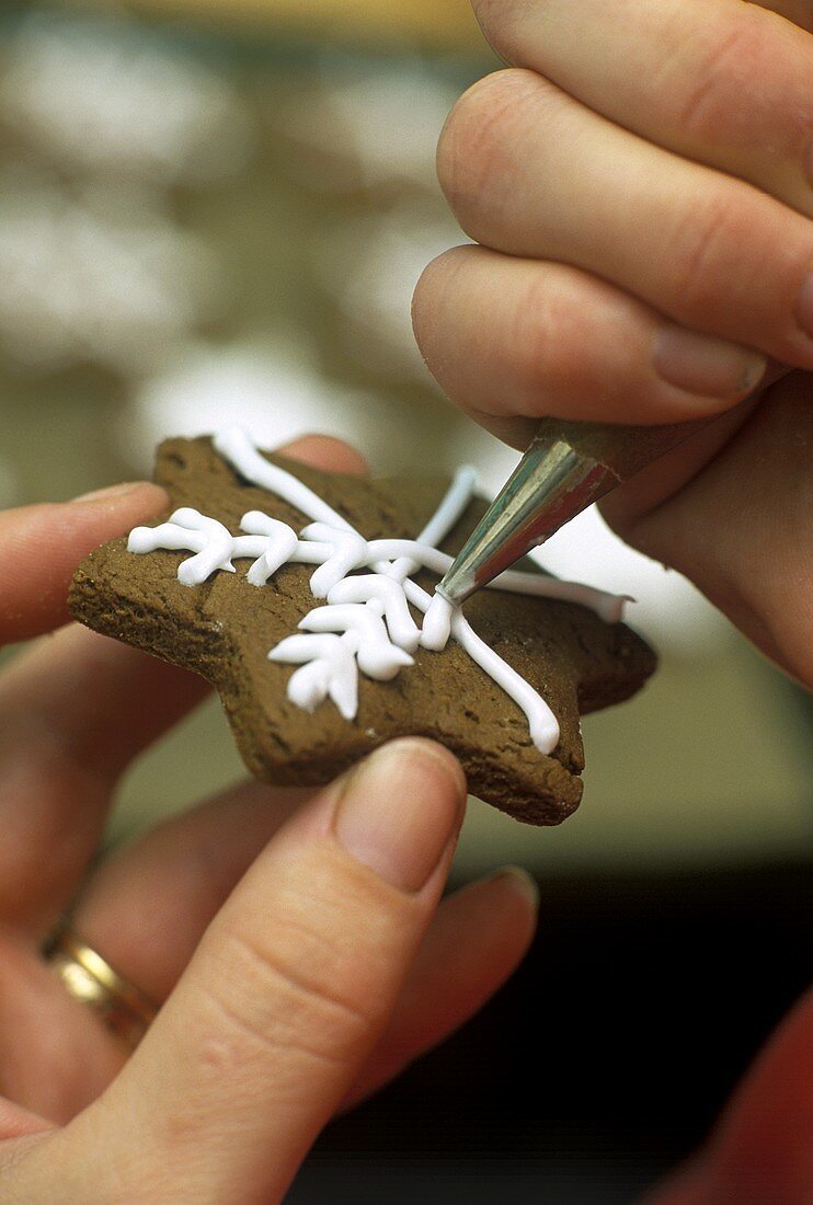 Decorating chocolate biscuits