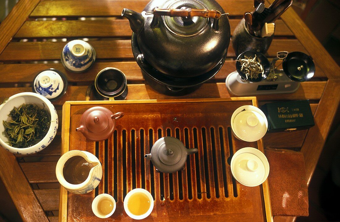 Tea & tea-making utensils for Go Fu Cha tea ceremony (Maison des Trois Thés, Paris)