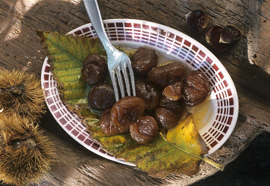 Marroni sciroppati (Sweet chestnuts in sugar syrup)