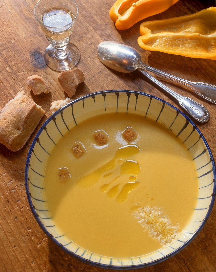 Crema di peperoni gialli (Yellow pepper cream soup, Italy)