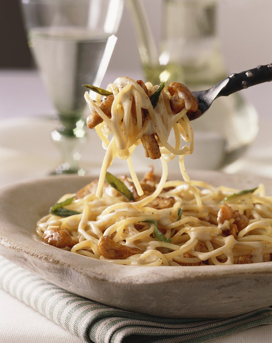 Spaghetti ai finferli (Spaghetti with chanterelles & sage)