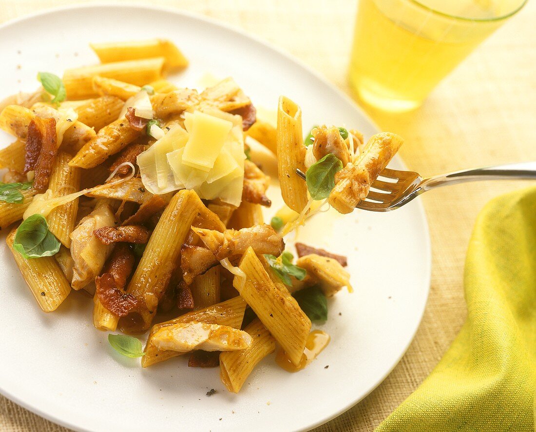 Penne alla svizzera (Penne mit Huhn & Greyerzer)