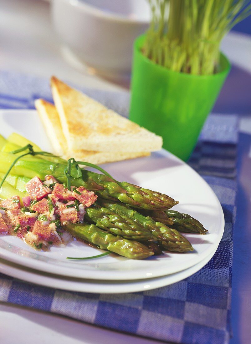 Green asparagus with ham vinaigrette
