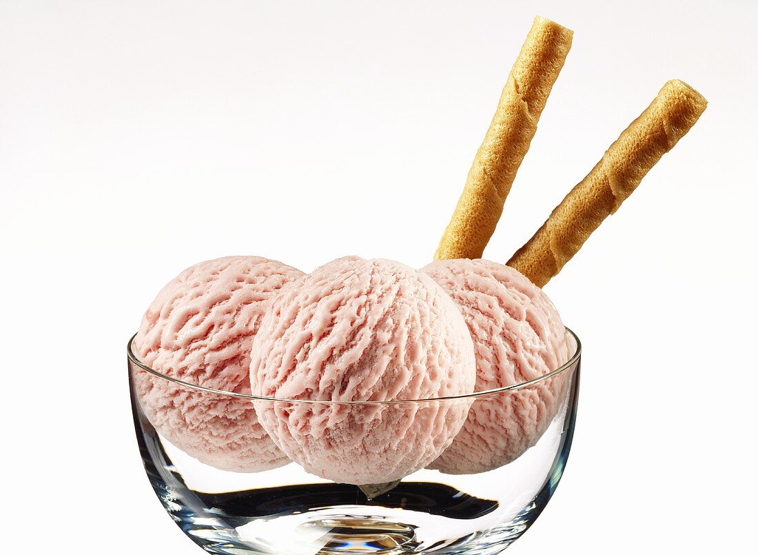 Strawberry ice cream with wafer rolls