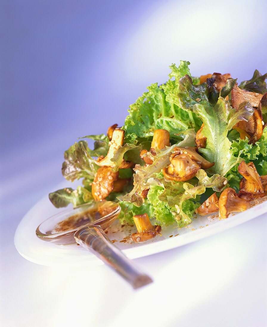 Roasted chanterelles on lettuce