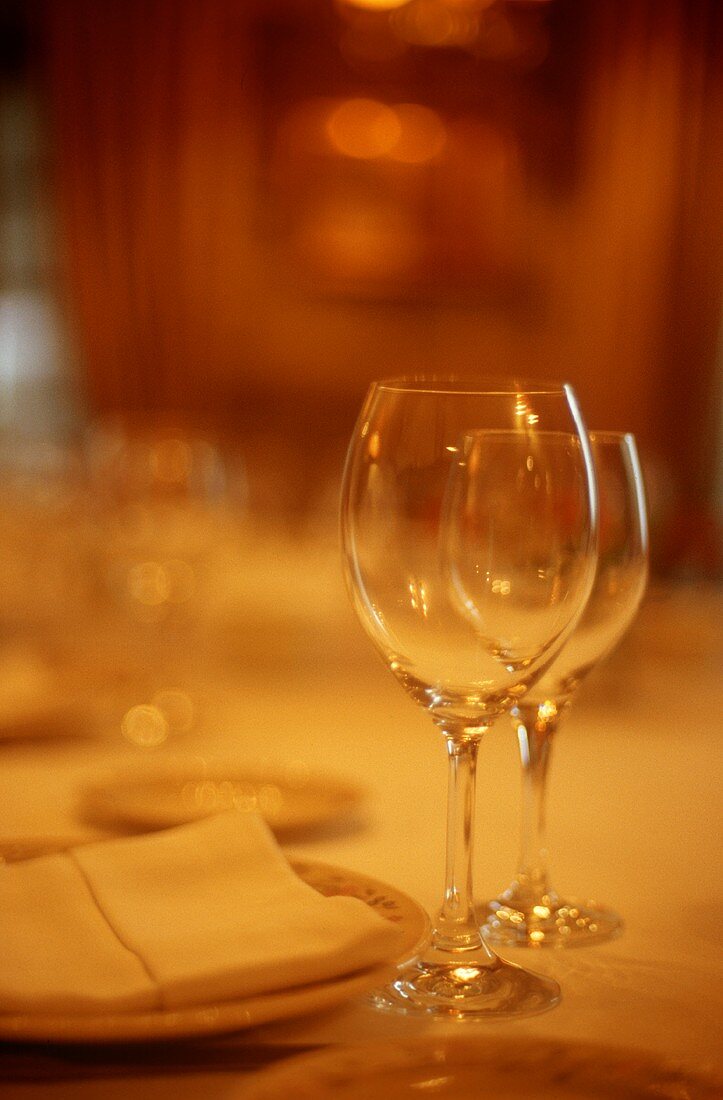 Table setting with wine glasses