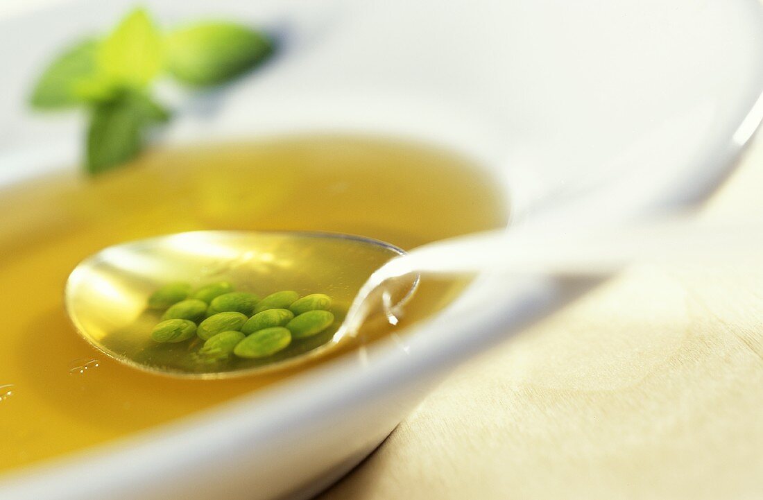 Clear Broth with Green Peas