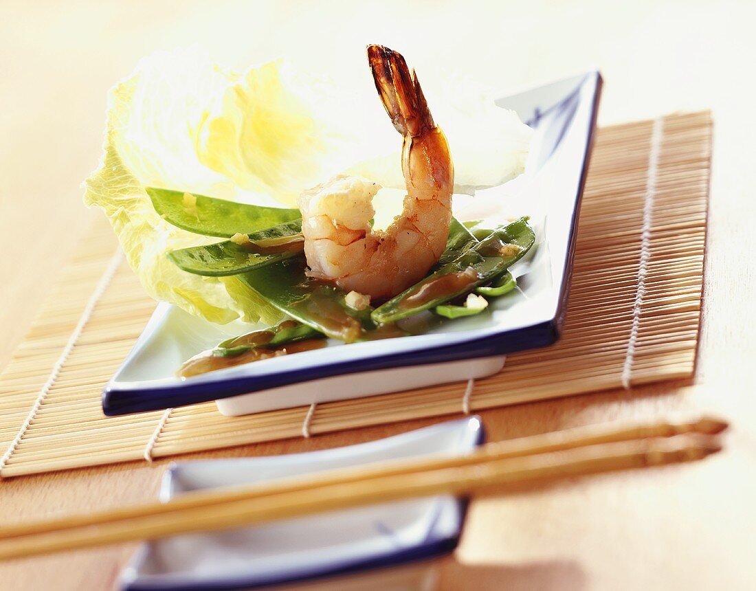 Mangetouts with shrimps