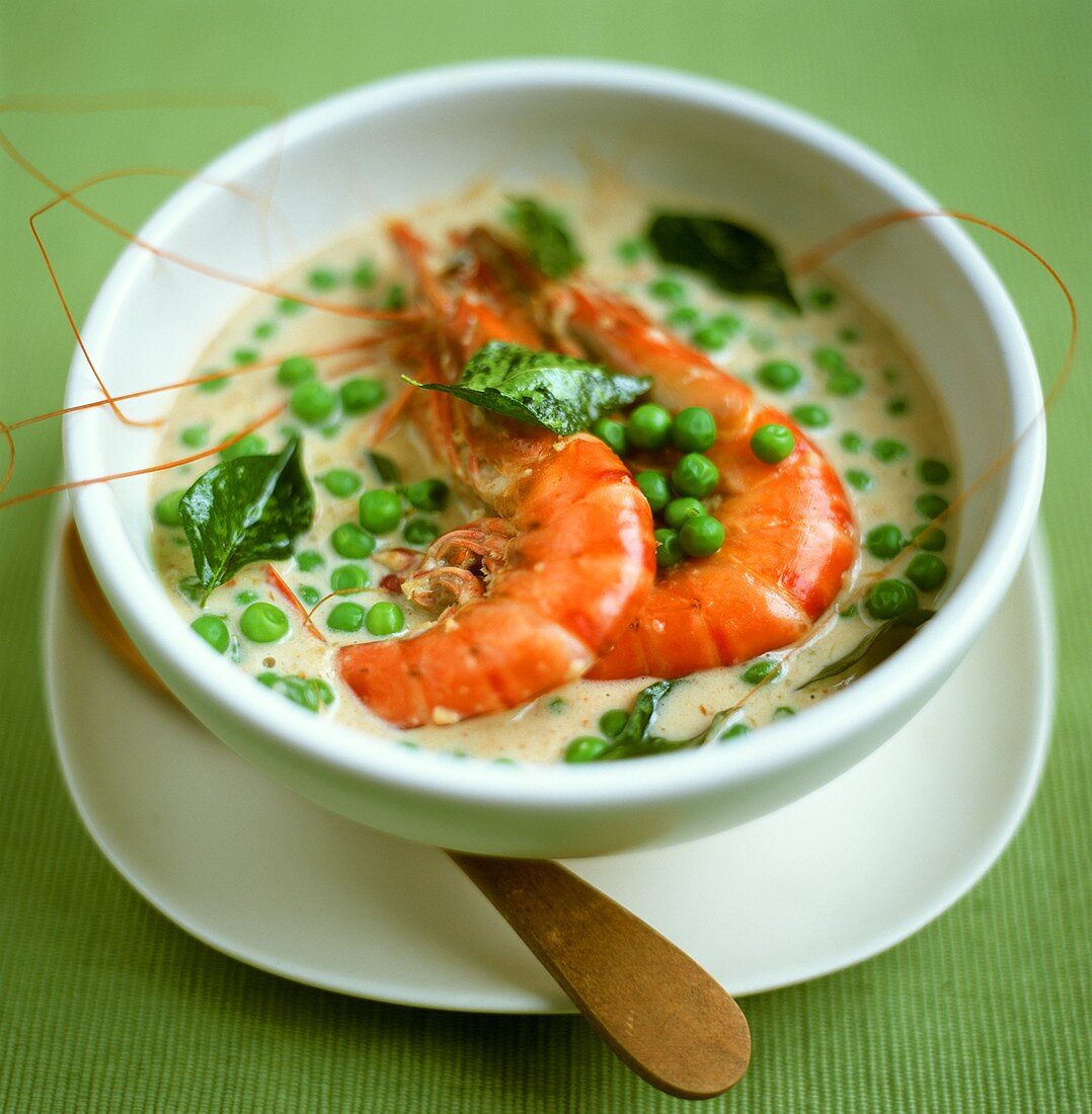 Erbsensuppe mit Garnelen