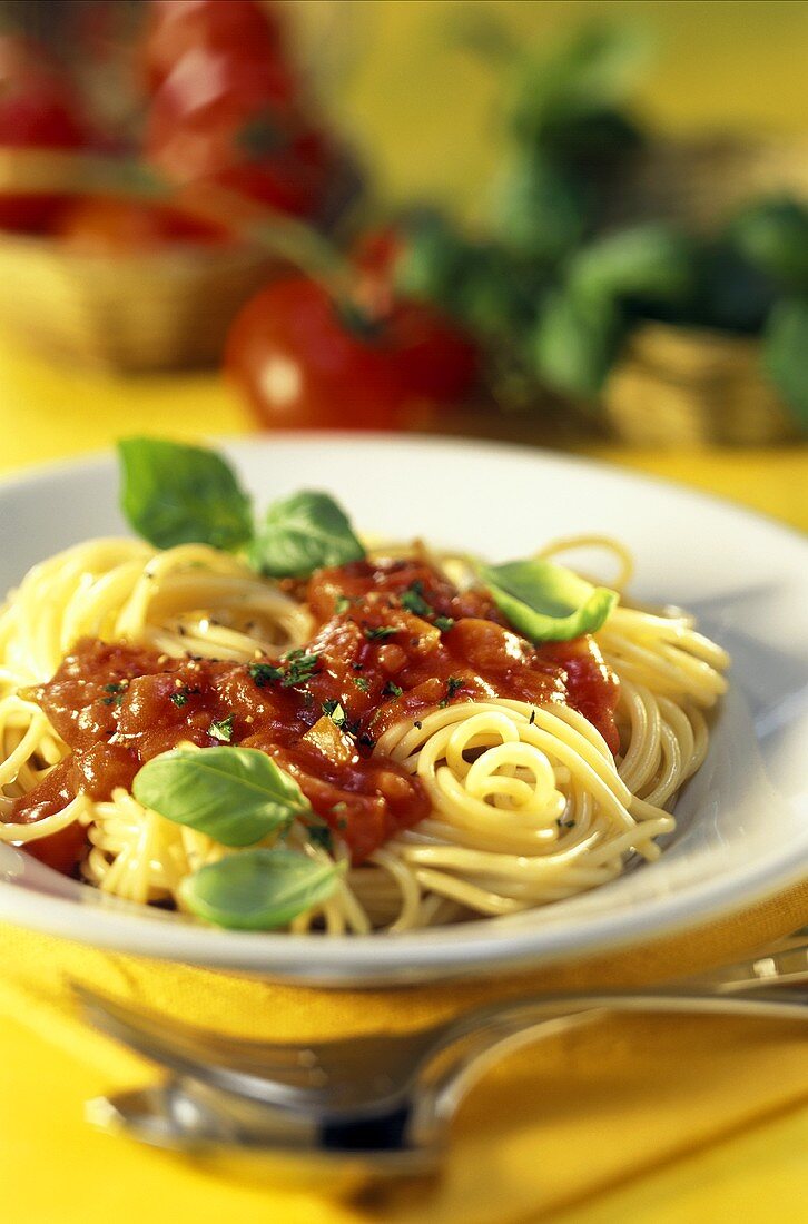 Spaghetti al pomodoro (Spaghetti mit Tomatensauce, Italien)