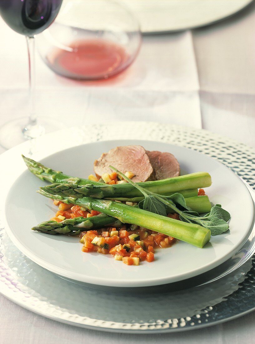 Green asparagus with pork fillet