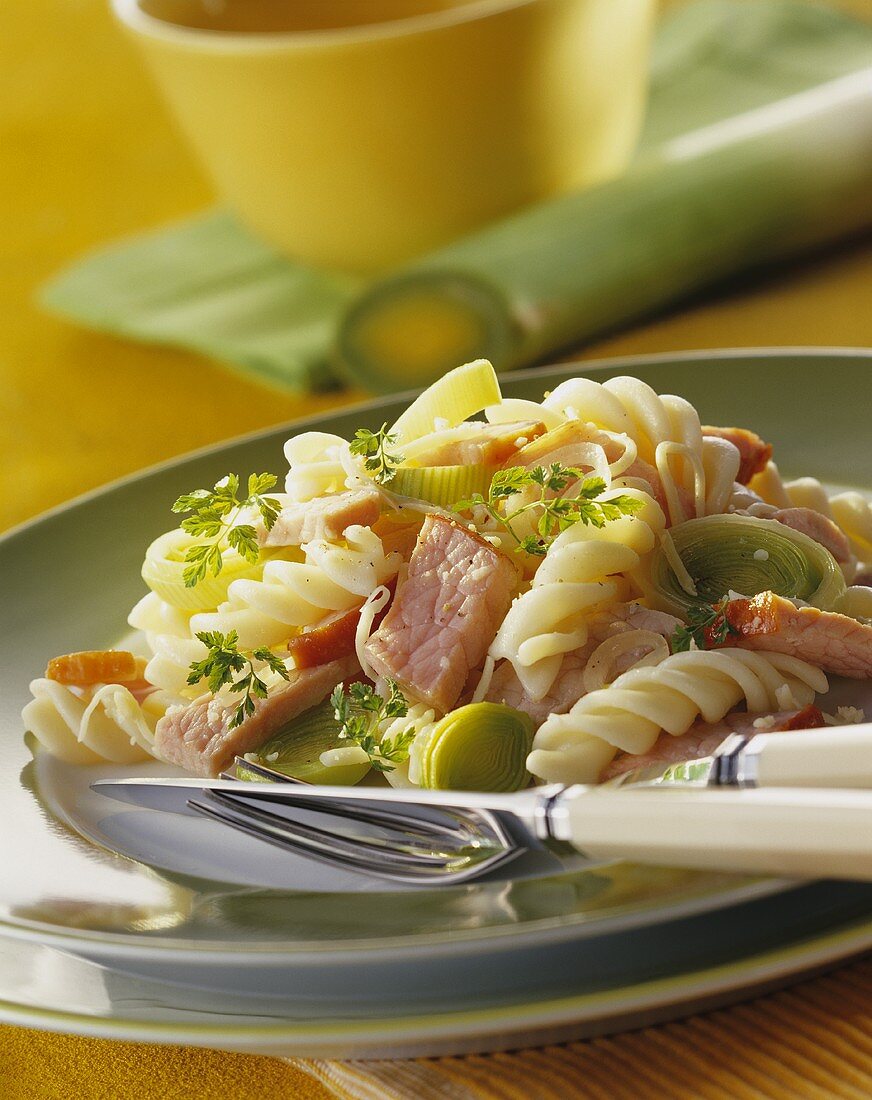 Pasta and vegetables with smoked pork rib (Kassler)