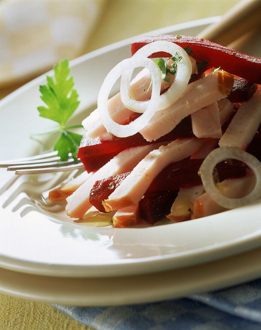 Meat salad with beetroot, with oil and vinegar dressing