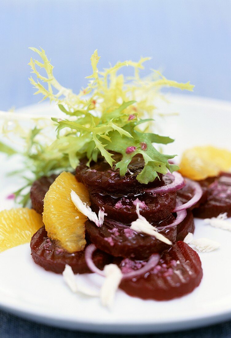 Beetroot salad with orange segments and horseradish