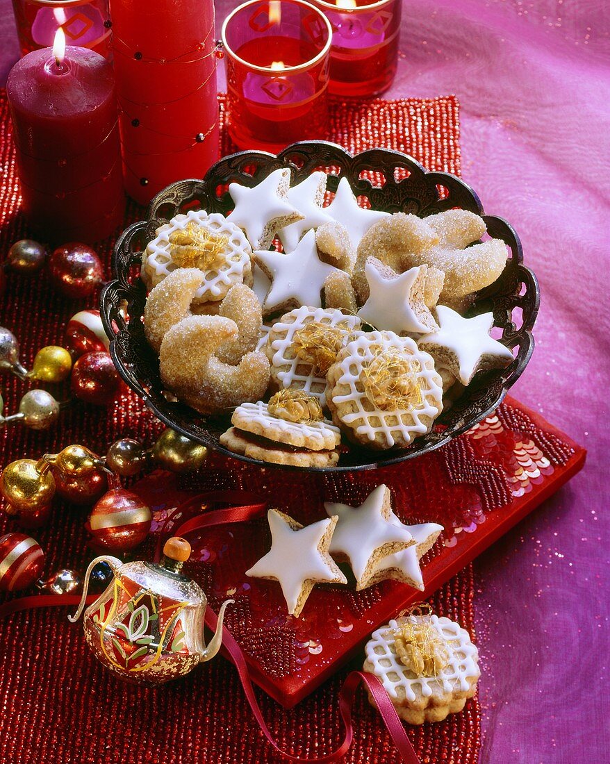 Nut and almond biscuits and cinnamon stars in a bowl