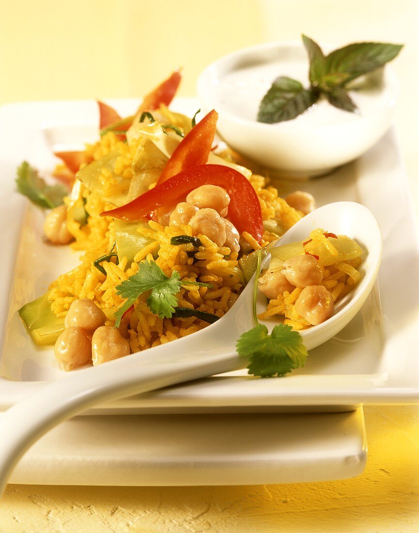 Curryreis mit Gemüsen und Kichererbsen
