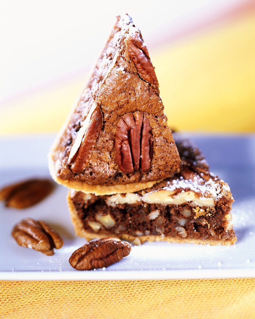 Zwei Stück Pekannuss-Kuchen (Pecan Pie)