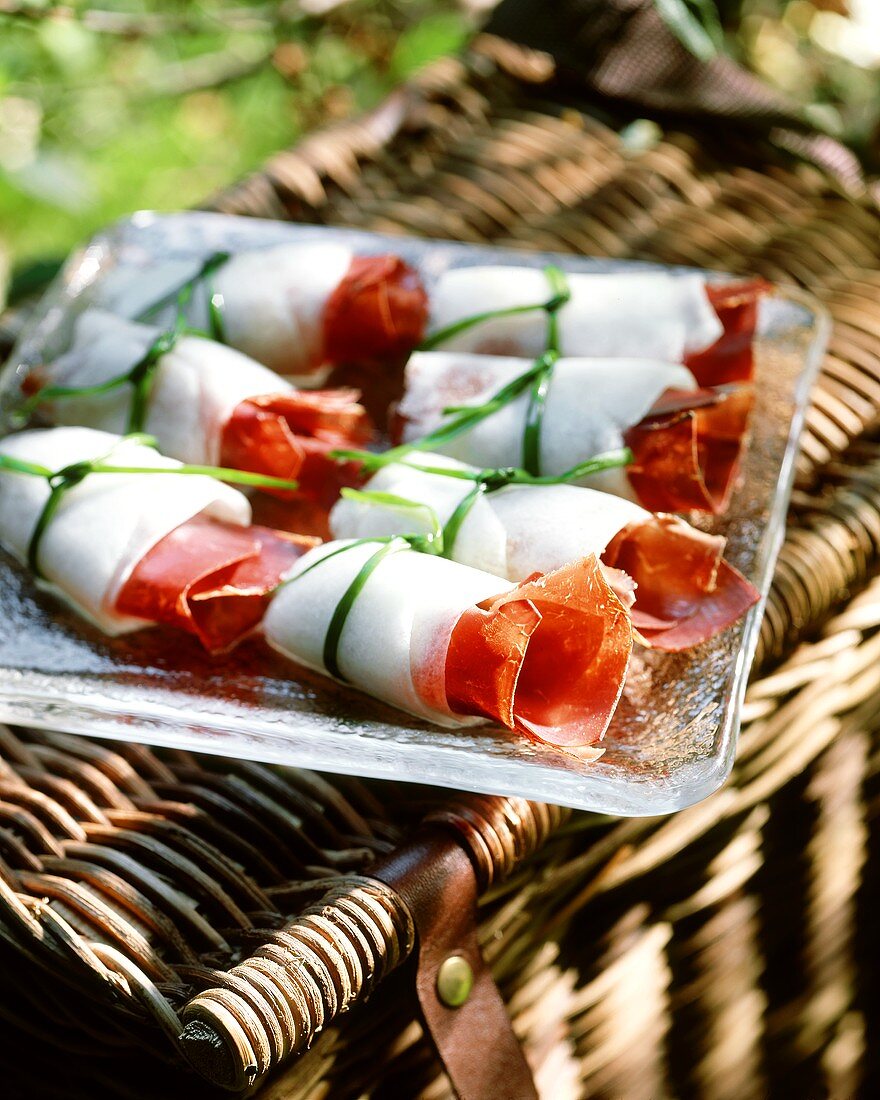 Melon and ham rolls (honeydew melon and air-dried ham)