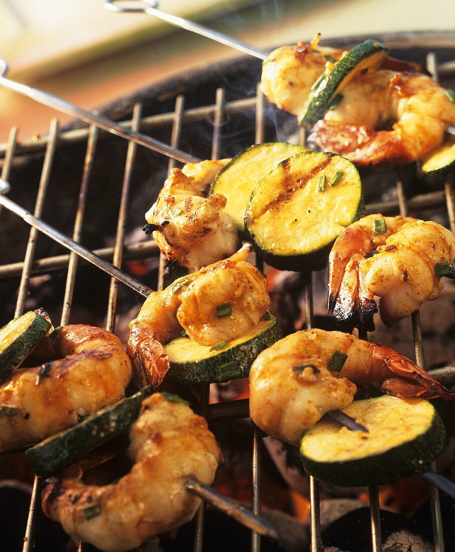 Shrimp and courgette kebabs on the barbecue