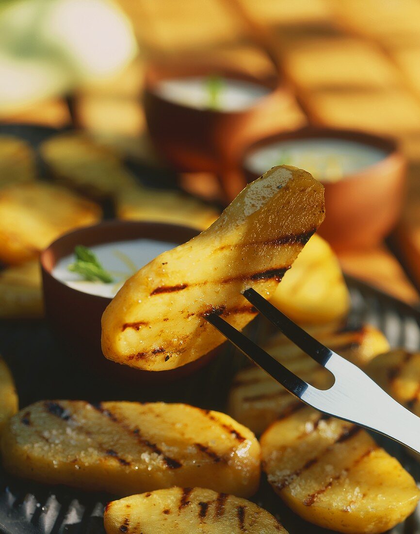 Baked potatoes with yoghurt sauce