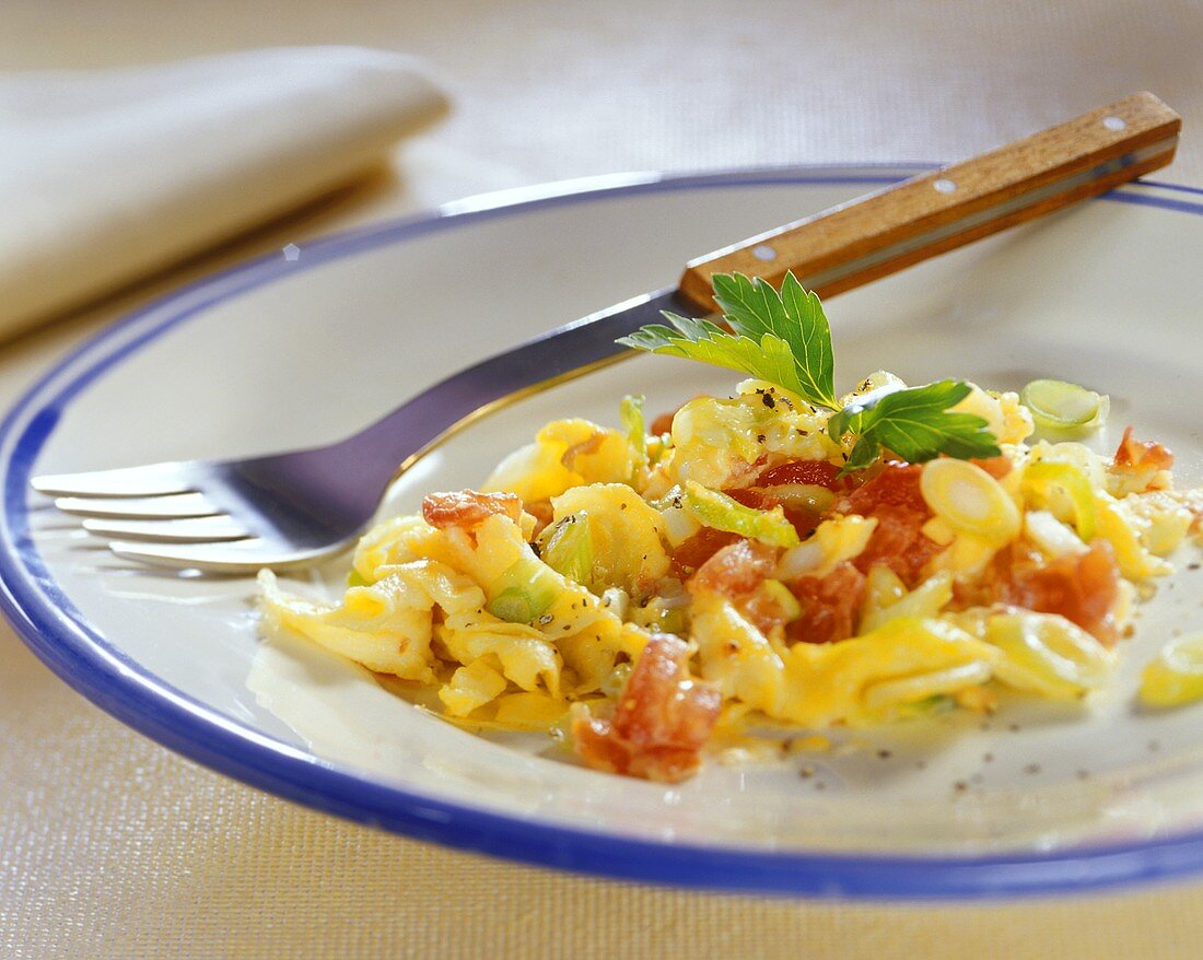 Scrambled egg with chili and vegetables