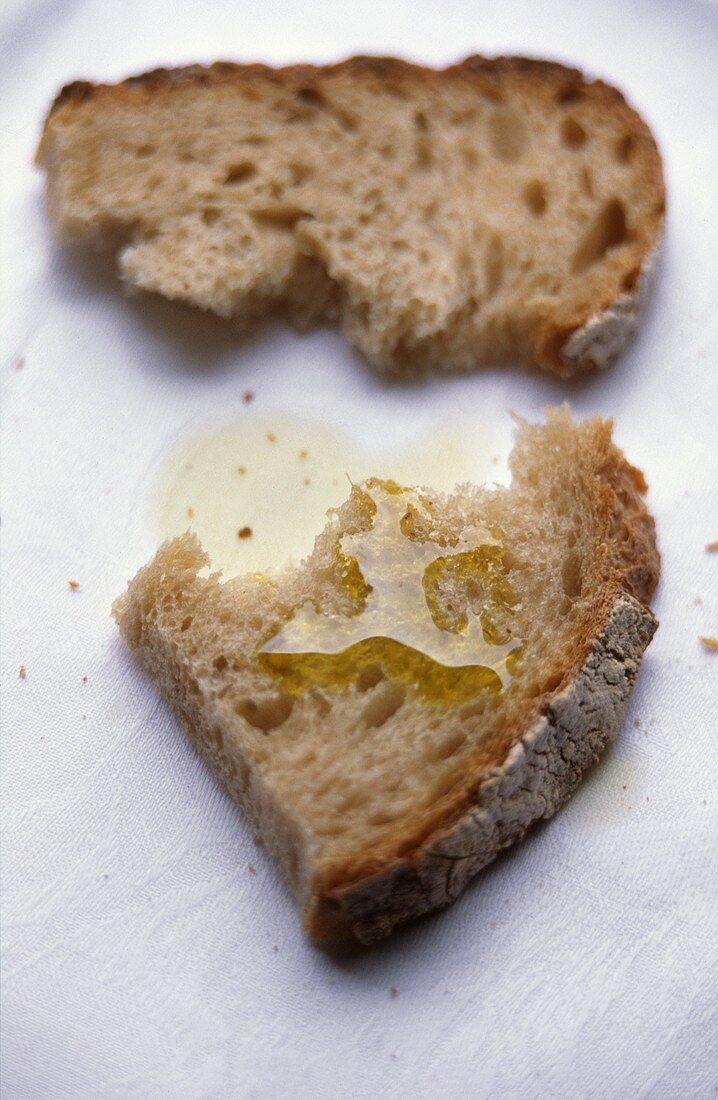 Olivenöl auf Brotscheiben
