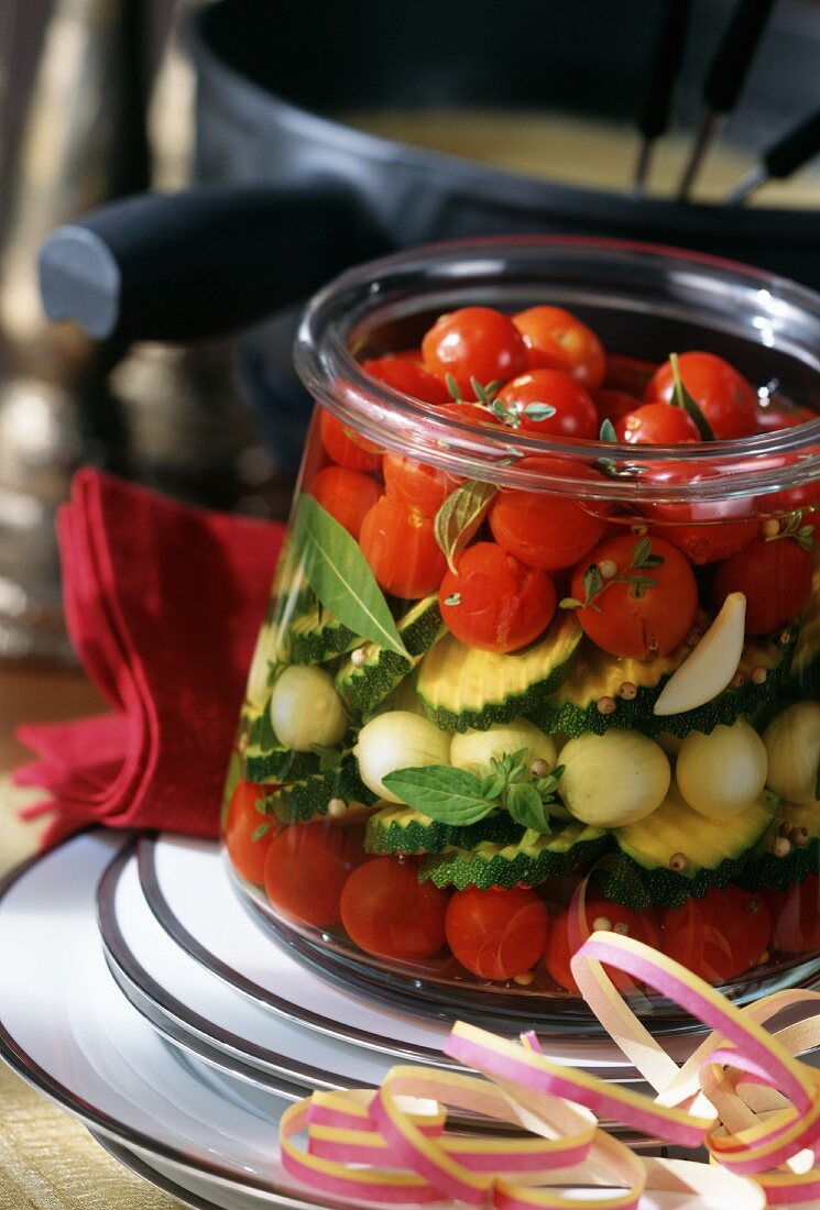 Mixed pickles with tomatoes, onions and courgettes