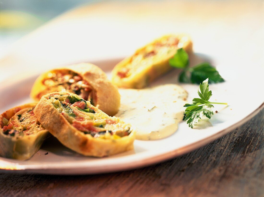 Überbackene Nudelroulade mit Käserahm