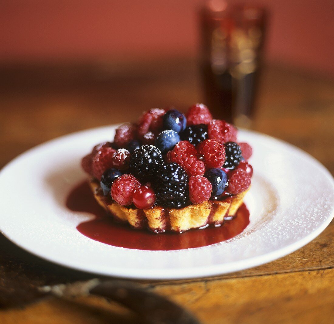 Tartlet with mixed berries