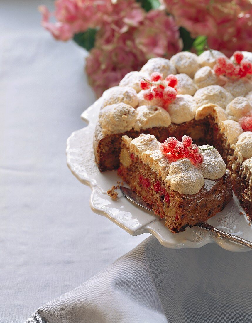 Redcurrant cake with meringue rosettes