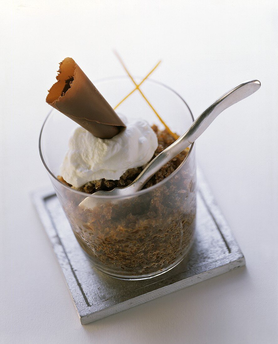 Kaffee-Orangen-Granita mit aromatisierter Sahne