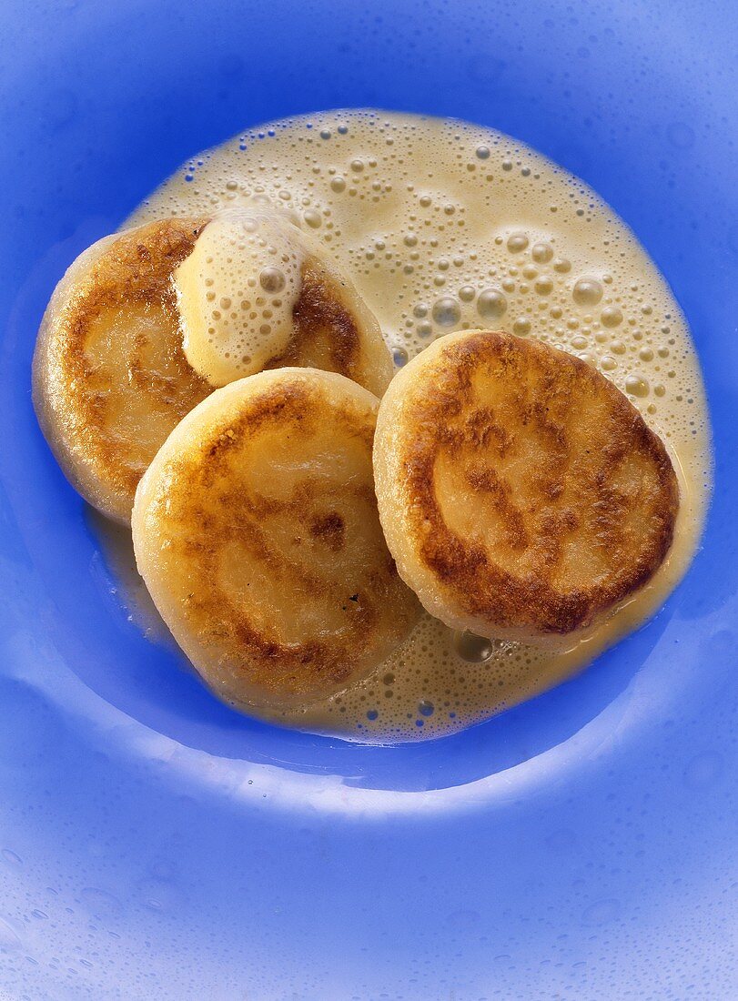 Kartoffelbeignets mit Currysauce