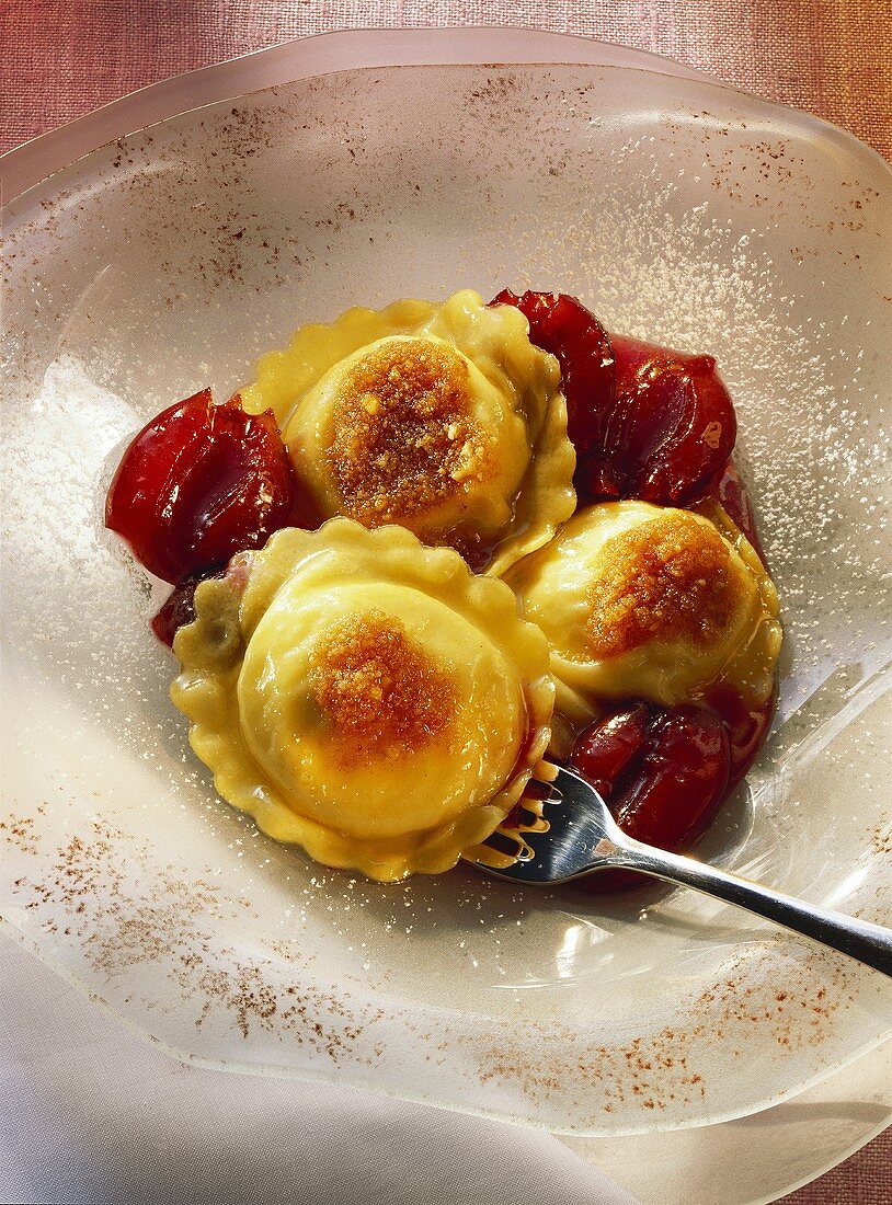 Süsse Quark-Maultaschen mit Zwetschgenkompott