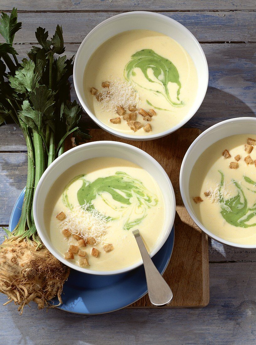 Celeriac soup with croutons