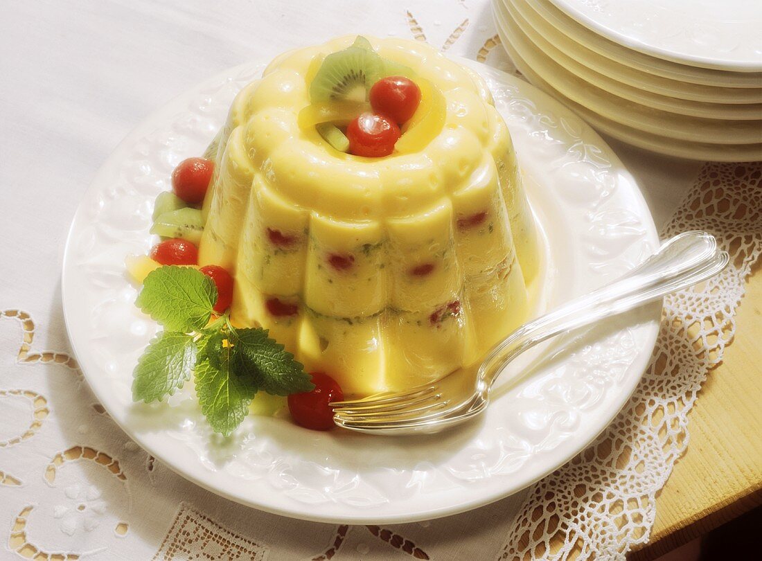 Large Vanilla Pudding with Fruit