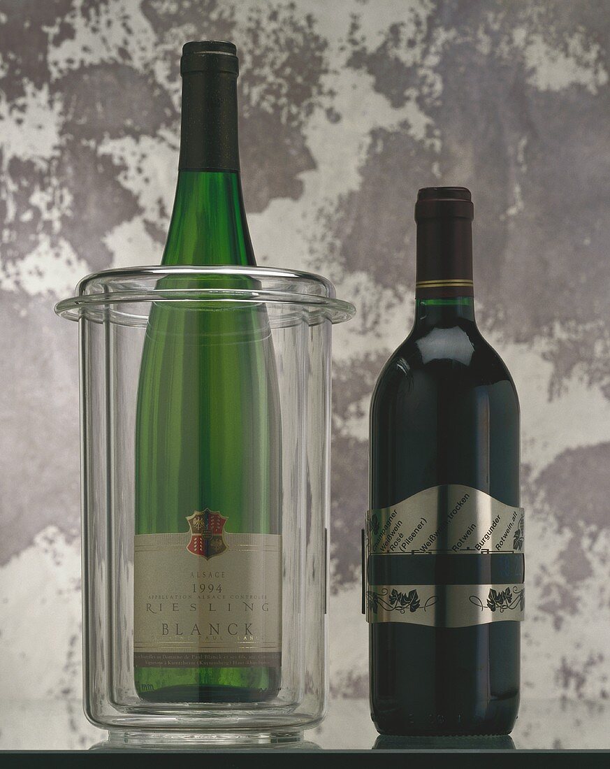 Weinflaschen im (Glas-)Kühler & mit Thermometerbanderole