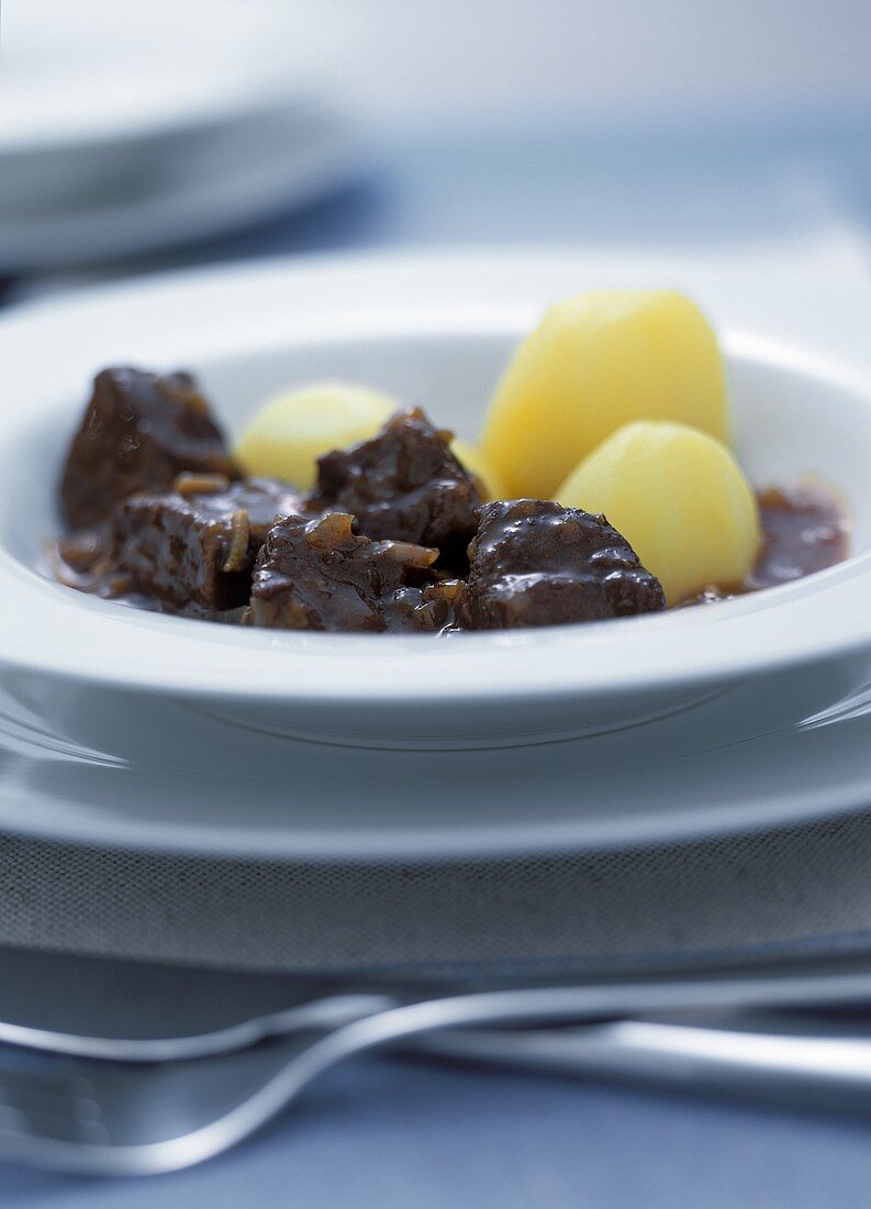 Beef goulash with boiled potatoes